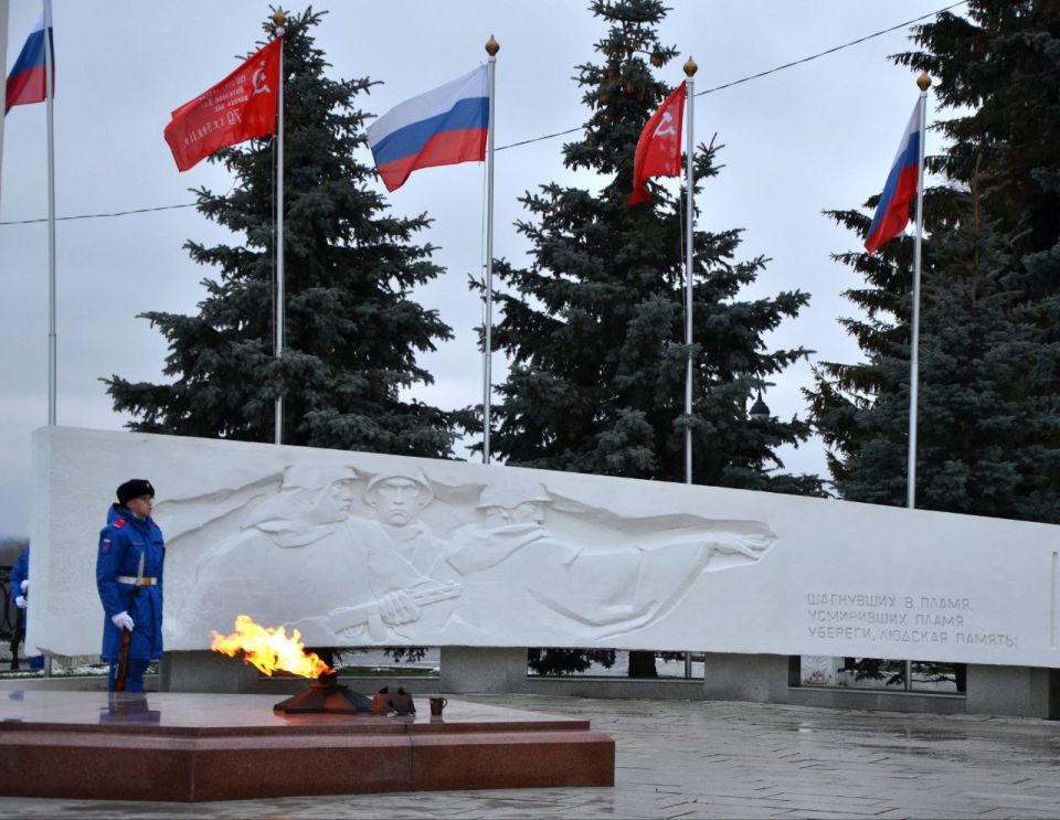 Прокурор Кировской области Юрий Рываев и работники надзорного ведомства возложили цветы во имя памяти Неизвестного Солдата Прокурор Кировской области Юрий Рываев и работники надзорного ведомства возложили цветы во имя памяти Неизвестного Солдата