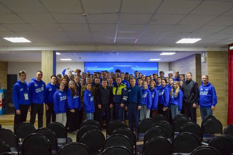 Сотрудники Госавтоинспекции Кировской области в минувшие выходные дни приняли участие в форуме «Наследники победы: помним, чтим и защищаем» Сотрудники Госавтоинспекции Кировской области в минувшие выходные дни приняли участие в форуме «Наследники победы: помним, чтим и защищаем»