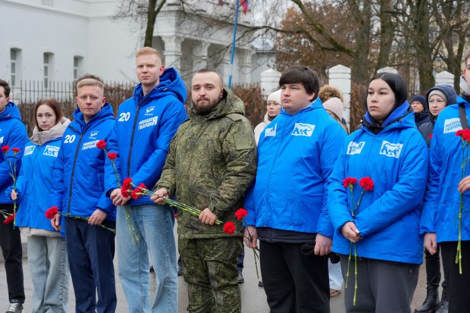 Александр Соколов: У Вечного огня склоняем головы пред памятью Неизвестного Солдата Александр Соколов: У Вечного огня склоняем головы пред памятью Неизвестного Солдата