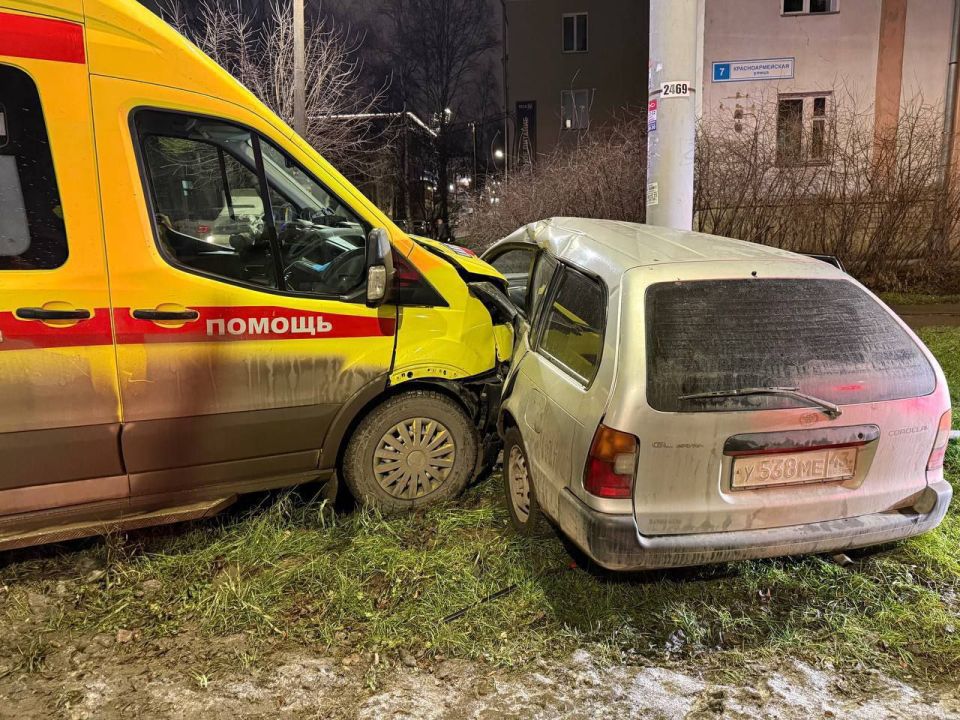 Скорая помощь в Кирове попала в ДТП