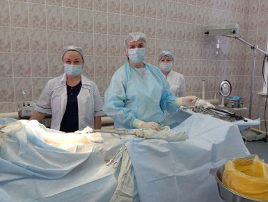 Хирурги Малмыжской центральной районной больницы выполнили первую малоинвазивную симультанную операцию