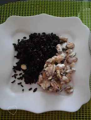 Неповторимое сочетание черного риса и мидий: готовим кулинарный хит