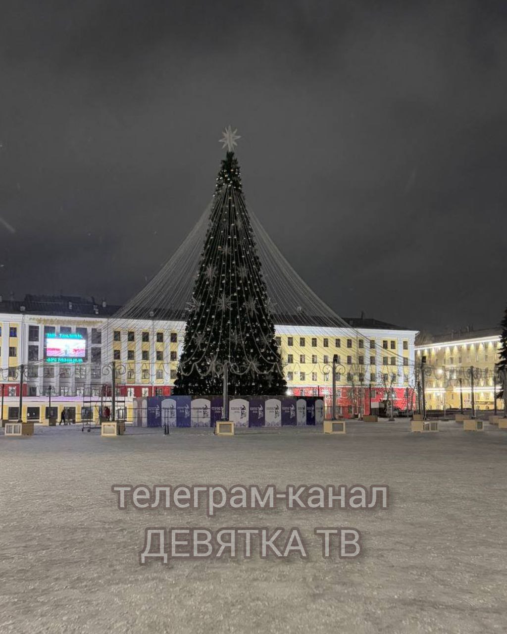 Снег на Театральной площади