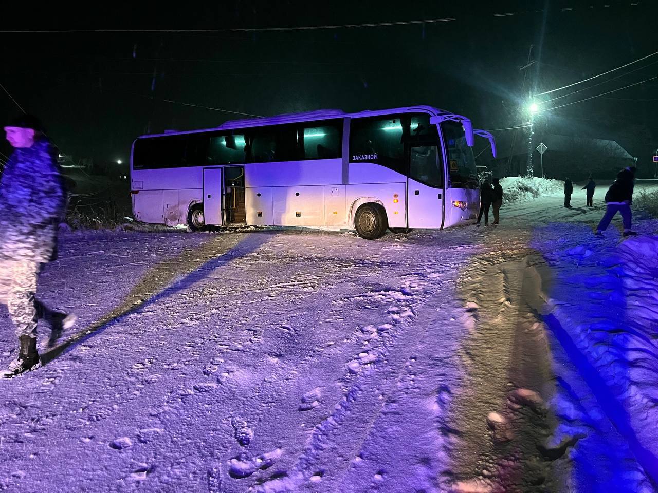 Под Челябинском произошло ДТП с автобусом, в котором находилась детская хоккейная команда Под Челябинском произошло ДТП с автобусом, в котором находилась детская хоккейная команда