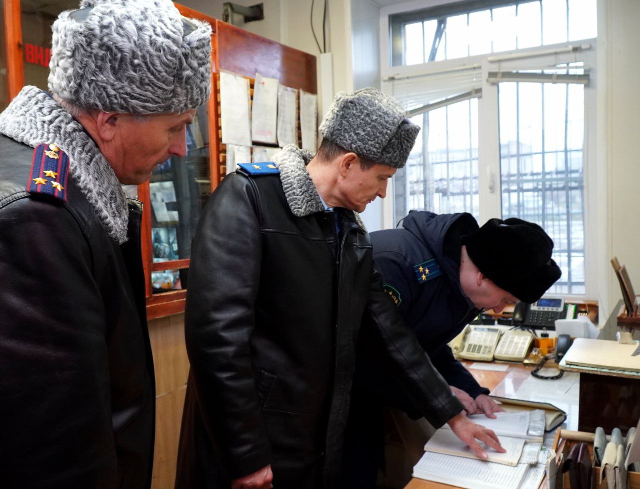 В минувшие выходные дни прокурор Кировской области Юрий Рываев провел проверку соблюдения требований законодательства об исполнении уголовного наказания в лечебном исправительном учреждении в Кирово-Чепецке В минувшие выходные дни прокурор Кировской области Юрий Рываев провел проверку соблюдения требований законодательства об исполнении уголовного наказания в лечебном исправительном учреждении в Кирово-Чепецке