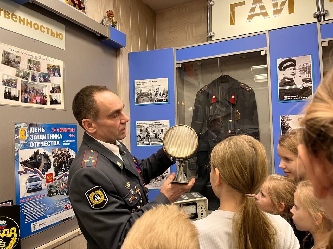 В музее Госавтоинспекции проходят занятия по безопасности дорожного движения В музее Госавтоинспекции проходят занятия по безопасности дорожного движения