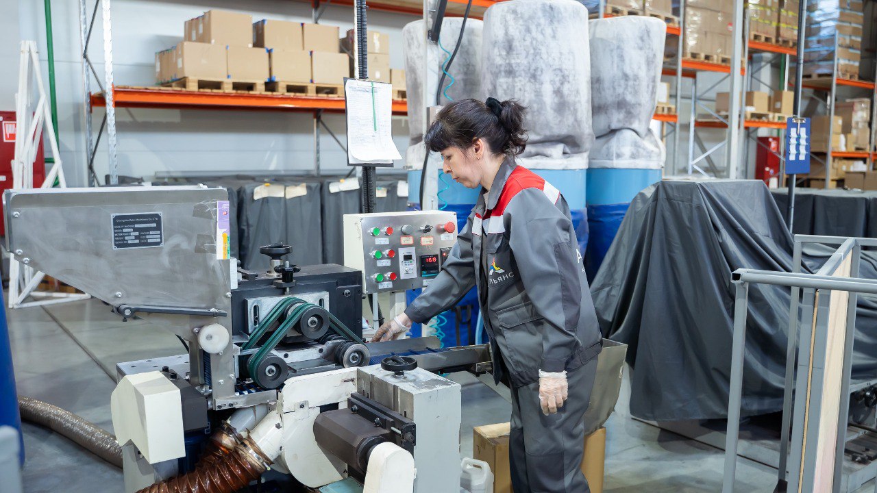 Елена Ковалева: Немногие знают, что в Кирове работает крупнейшая в России карандашная фабрика «Альянс» Елена Ковалева: Немногие знают, что в Кирове работает крупнейшая в России карандашная фабрика «Альянс»