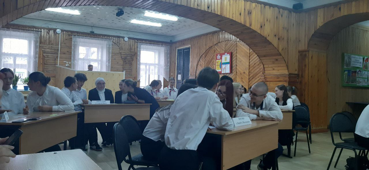 #правовоеПросвещение. Сегодня, 9 декабря 2025 года, в Международный день борьбы с коррупцией, прокурор Малмыжского района Игорь Вызый в составе жюри принял участие в конкурсе для школьников "Россия без коррупции" #правовоеПросвещение. Сегодня, 9 декабря 2025 года, в Международный день борьбы с коррупцией, прокурор Малмыжского района Игорь Вызый в составе жюри принял участие в конкурсе для школьников "Россия без коррупции"