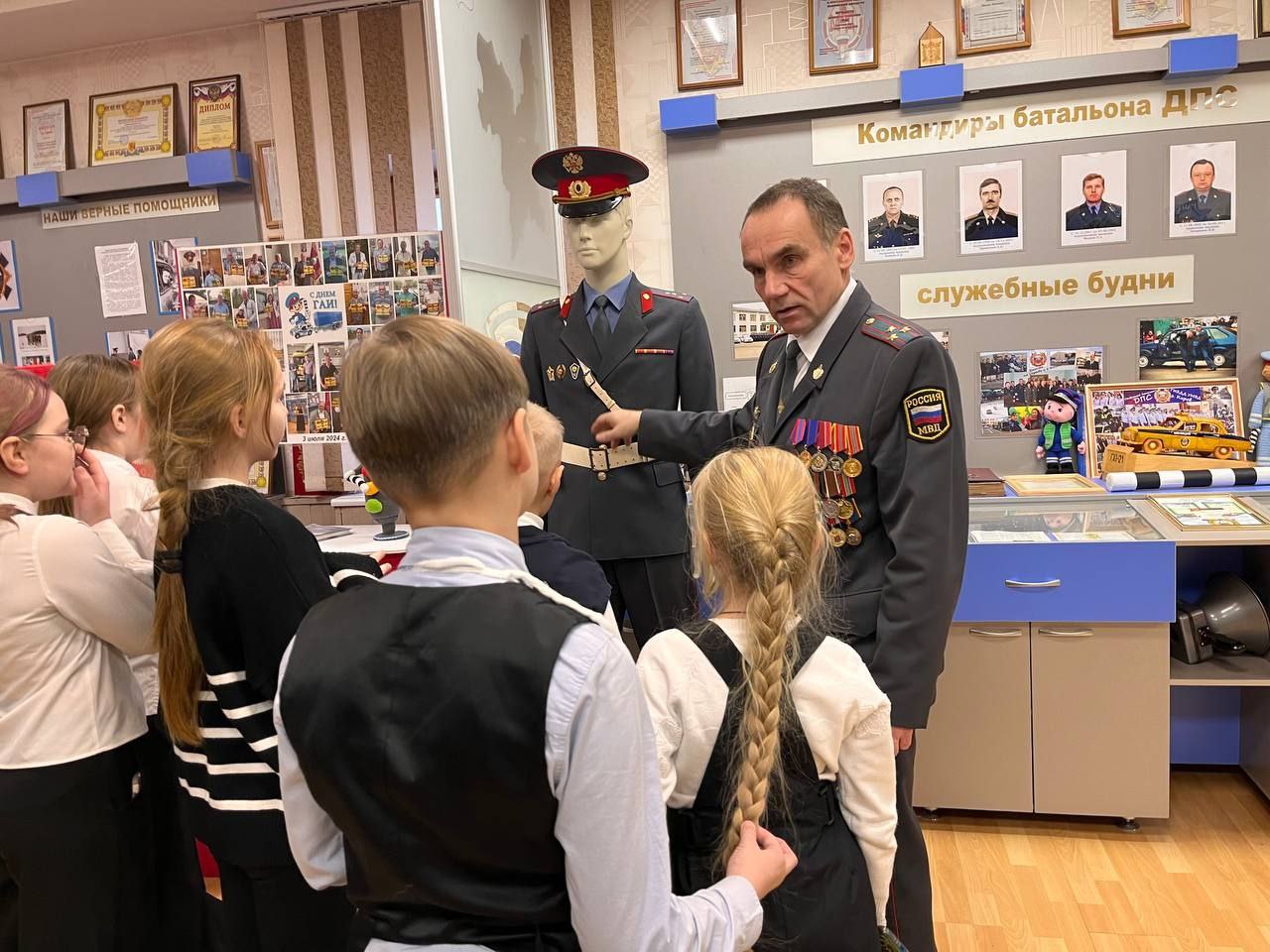 В музее Госавтоинспекции проходят занятия по безопасности дорожного движения В музее Госавтоинспекции проходят занятия по безопасности дорожного движения