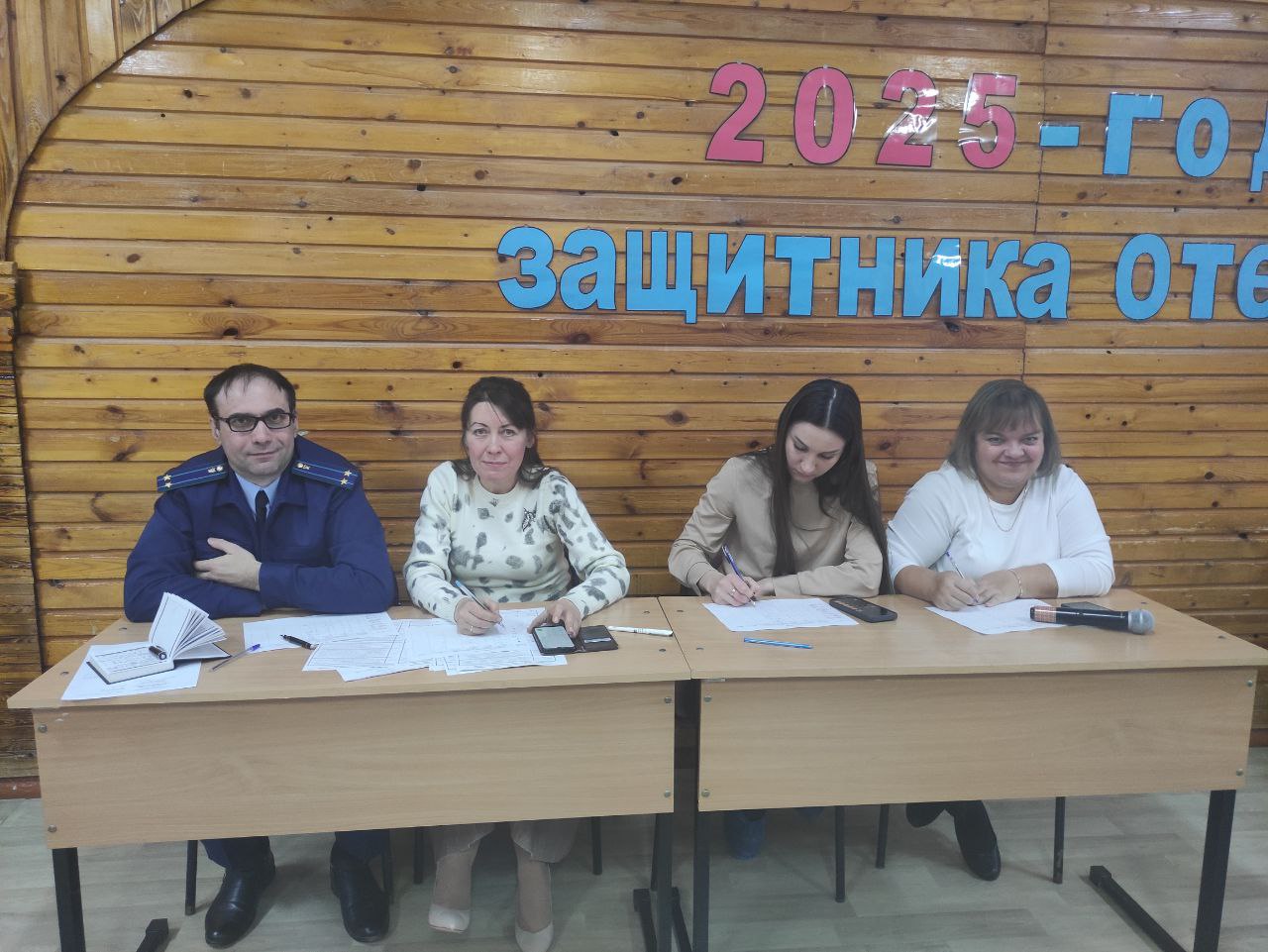 #правовоеПросвещение. Сегодня, 9 декабря 2025 года, в Международный день борьбы с коррупцией, прокурор Малмыжского района Игорь Вызый в составе жюри принял участие в конкурсе для школьников "Россия без коррупции" #правовоеПросвещение. Сегодня, 9 декабря 2025 года, в Международный день борьбы с коррупцией, прокурор Малмыжского района Игорь Вызый в составе жюри принял участие в конкурсе для школьников "Россия без коррупции"