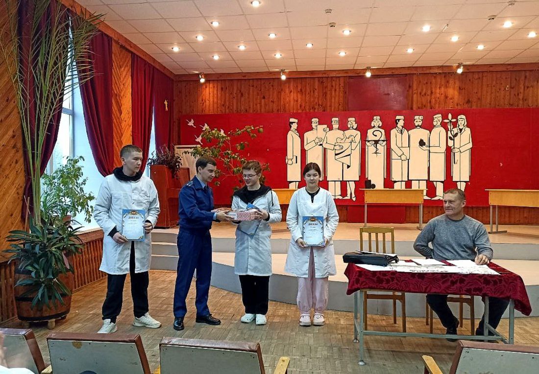 #правовоеПросвещение. В Международный день борьбы с коррупцией прокурор Уржумского района Юрий Антонов организовал квест-игру #НетКоррупции в Кировском медицинском колледже города Уржум #правовоеПросвещение. В Международный день борьбы с коррупцией прокурор Уржумского района Юрий Антонов организовал квест-игру #НетКоррупции в Кировском медицинском колледже города Уржум