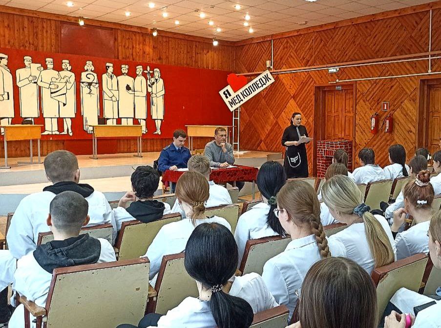 #правовоеПросвещение. В Международный день борьбы с коррупцией прокурор Уржумского района Юрий Антонов организовал квест-игру #НетКоррупции в Кировском медицинском колледже города Уржум