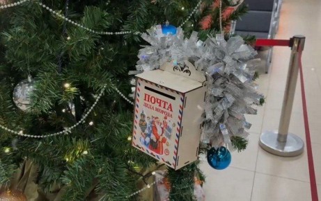 На кировском автовокзале появился новогодний почтовый ящик