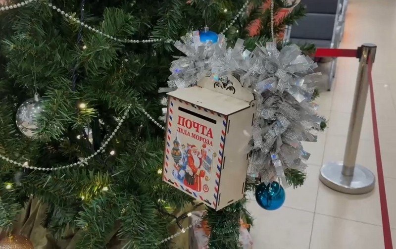 На кировском автовокзале появился новогодний почтовый ящик