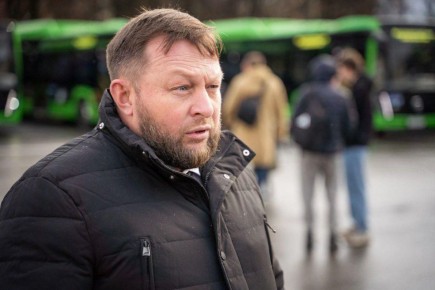 Кировчанка на глазах у сити-менеджера Кирова припарковалась на газоне