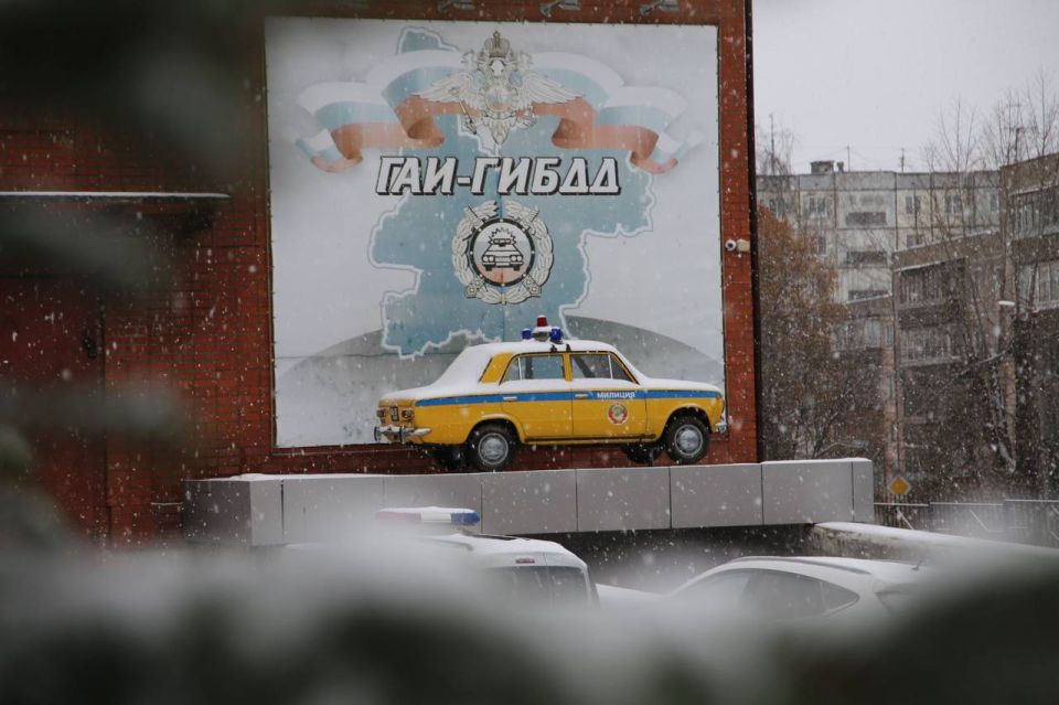 Неблагоприятные погодные условия, осадки в виде мокрого снега, приводят к осложнению ситуации на дорогах