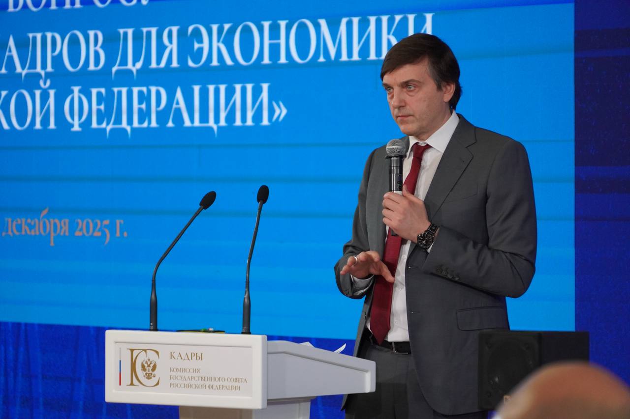 Александр Соколов: Сегодня с коллегами работали на расширенном заседании комиссии Госсовета по направлению «Кадры» Александр Соколов: Сегодня с коллегами работали на расширенном заседании комиссии Госсовета по направлению «Кадры»