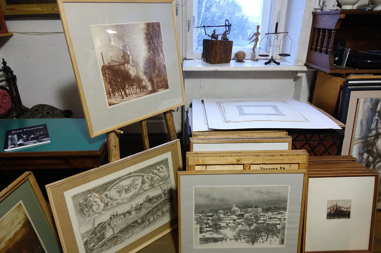 Елена Ковалева: По приглашению почетных граждан города Кирова, народных художников РФ Виктора Георгиевича Харлова и Веры Ивановны Ушаковой депутаты побывали в их мастерской Елена Ковалева: По приглашению почетных граждан города Кирова, народных художников РФ Виктора Георгиевича Харлова и Веры Ивановны Ушаковой депутаты побывали в их мастерской