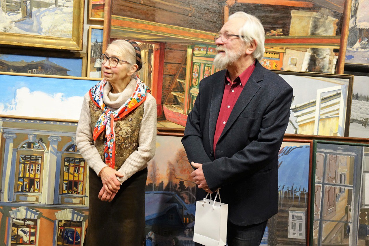 Елена Ковалева: По приглашению почетных граждан города Кирова, народных художников РФ Виктора Георгиевича Харлова и Веры Ивановны Ушаковой депутаты побывали в их мастерской Елена Ковалева: По приглашению почетных граждан города Кирова, народных художников РФ Виктора Георгиевича Харлова и Веры Ивановны Ушаковой депутаты побывали в их мастерской