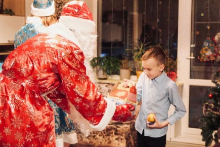 В Кировской области ищут волонтёров - Снегурочек и Дедов Морозов