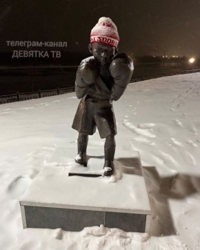 Боксер на Нововятской набережной готов к зиме!