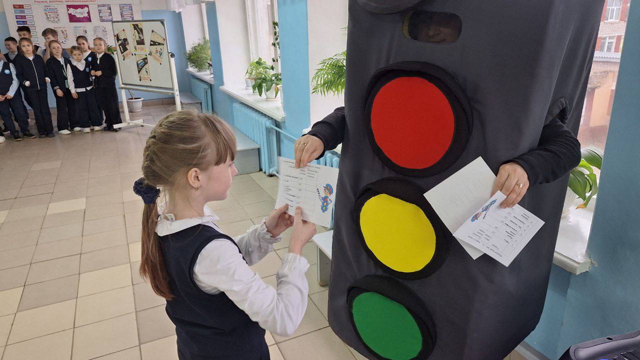 Юные кировчане приняли участие в квест-игре «Азбука безопасности» Юные кировчане приняли участие в квест-игре «Азбука безопасности»