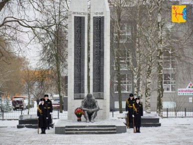 У Вятской филармонии в Кирове прошла памятная акция «Помяни нас, Россия»