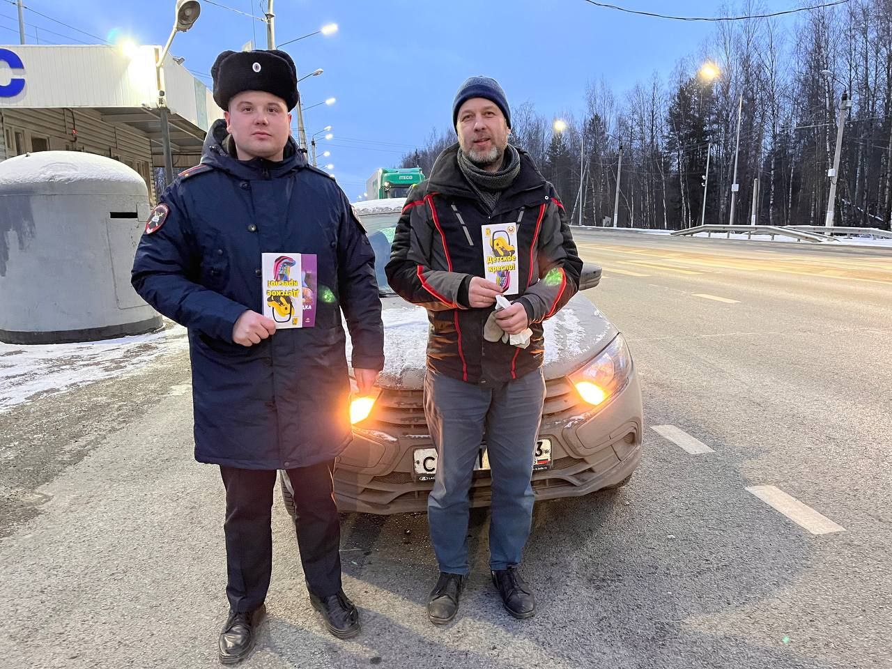 В Кирове сотрудники Госавтоинспекции напомнили водителями о соблюдении административного законодательства в области детских перевозок