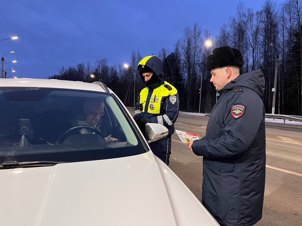 В Кирове сотрудники Госавтоинспекции напомнили водителями о соблюдении административного законодательства в области детских перевозок В Кирове сотрудники Госавтоинспекции напомнили водителями о соблюдении административного законодательства в области детских перевозок