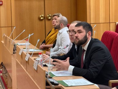 Молодые парламентарии представили еще два законодательных предложения