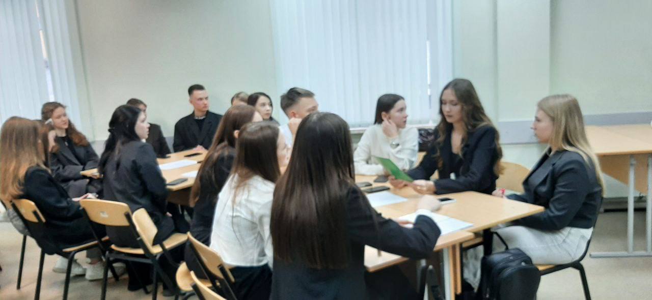 О Восьмом областном конкурсе «Конституция Российской Федерации: новации и традиции отечественного конституционализма» О Восьмом областном конкурсе «Конституция Российской Федерации: новации и традиции отечественного конституционализма»