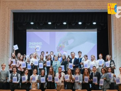 Двое учеников Вятской гуманитарной гимназии отправились на смену в лагерь «Артек»