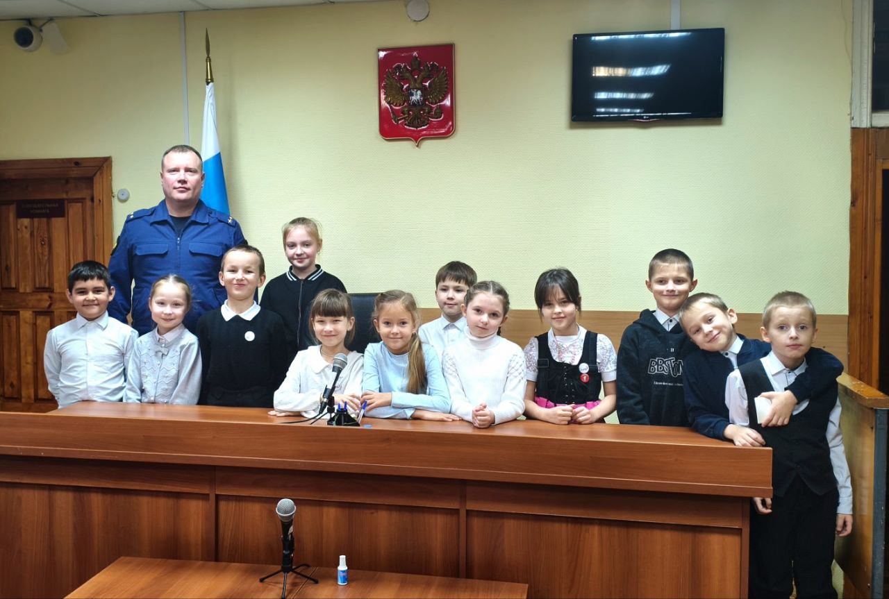 #профессияПрокурор. На днях в прокуратуре Сунского района состоялась встреча прокурора района Игната Лянгасова и учащихся 2-ых классов образовательной школы пгт Суна