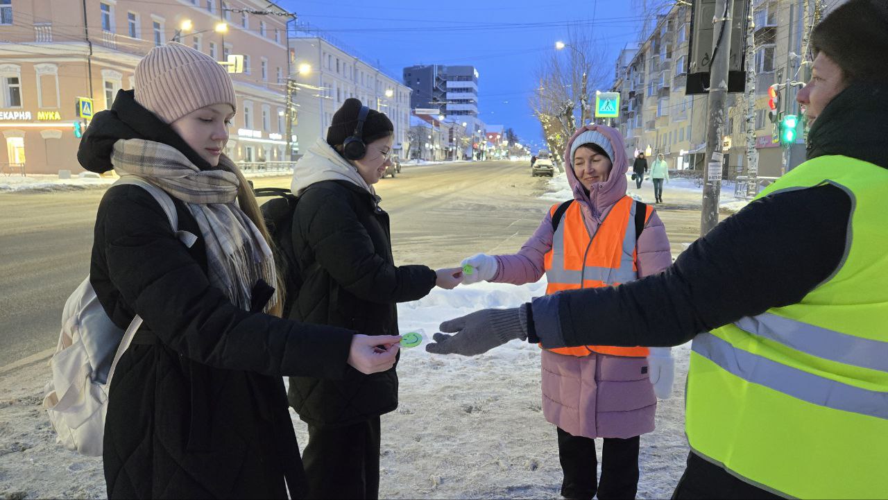Автоинспекторы г.Кирова провели мероприятие «Мамы и папы на страже детской безопасности» Автоинспекторы г.Кирова провели мероприятие «Мамы и папы на страже детской безопасности»