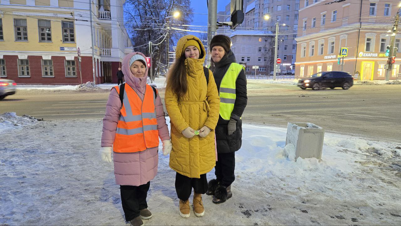 Автоинспекторы г.Кирова провели мероприятие «Мамы и папы на страже детской безопасности» Автоинспекторы г.Кирова провели мероприятие «Мамы и папы на страже детской безопасности»