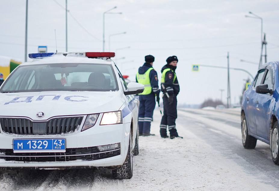В пятницу и выходные дни, с 12 по 14 декабря 2025 года, на дорогах Кировской области произошли 11 аварий, в которых 13 человек получили травмы различной степени тяжести