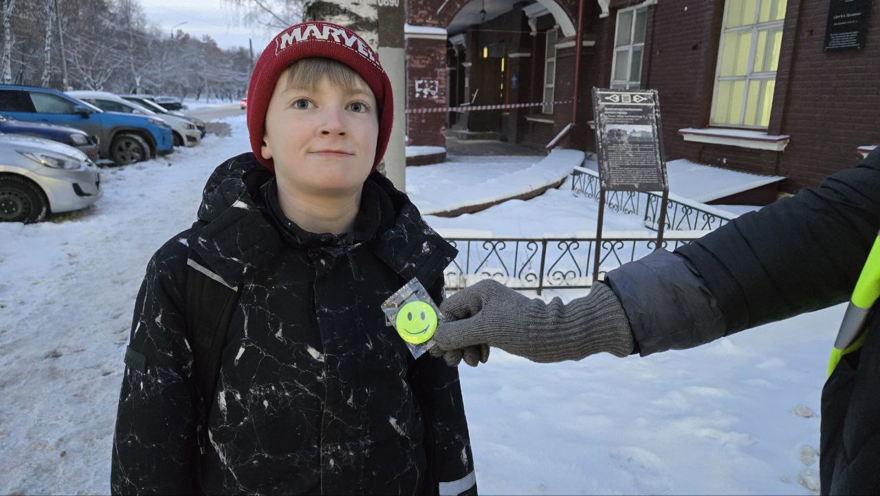 Автоинспекторы г.Кирова провели мероприятие «Мамы и папы на страже детской безопасности» Автоинспекторы г.Кирова провели мероприятие «Мамы и папы на страже детской безопасности»