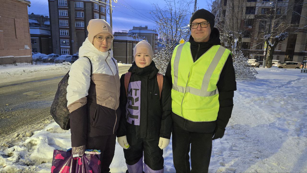 Автоинспекторы г.Кирова провели мероприятие «Мамы и папы на страже детской безопасности» Автоинспекторы г.Кирова провели мероприятие «Мамы и папы на страже детской безопасности»
