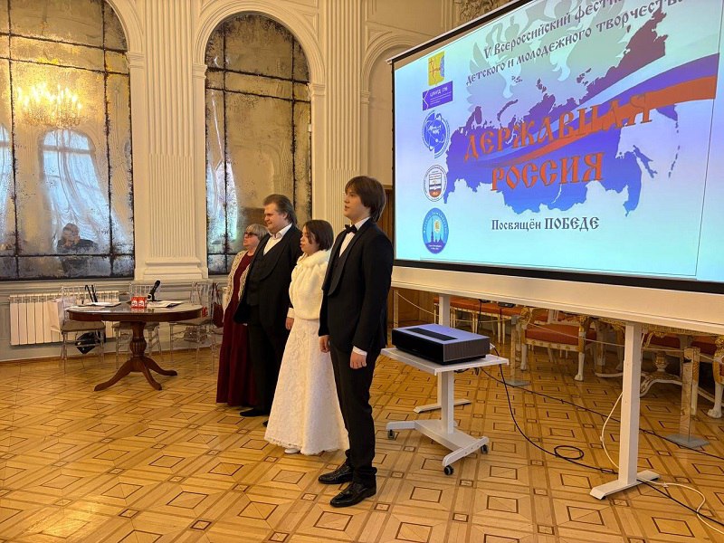 В Санкт-Петербурге наградили кировских конкурсантов «Державной России» В Санкт-Петербурге наградили кировских конкурсантов «Державной России»