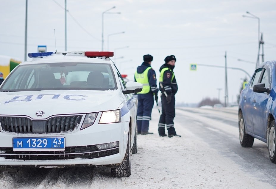 С 12 по 14 декабря 2025 года на дорогах Кировской области произошло 11 аварий, в которых 13 человек получили травмы различной степени тяжести