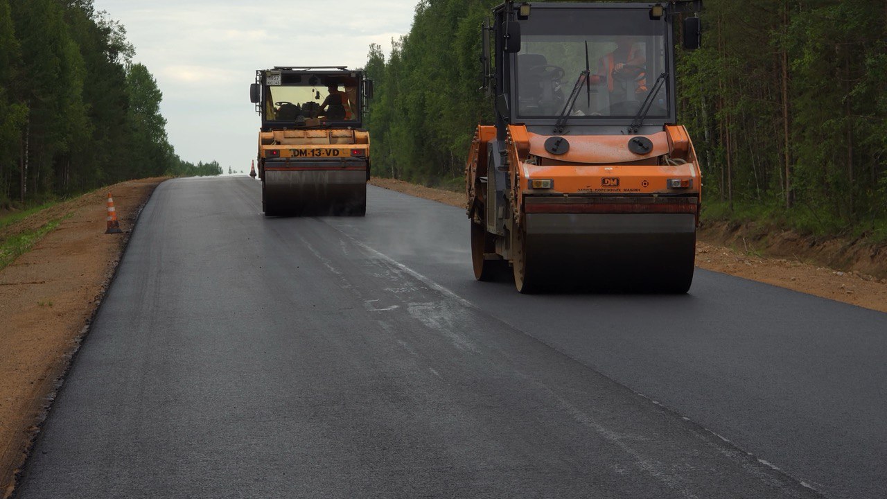 «Вятавтодор» за год обновил более 240 км Кировской области «Вятавтодор» за год обновил более 240 км Кировской области