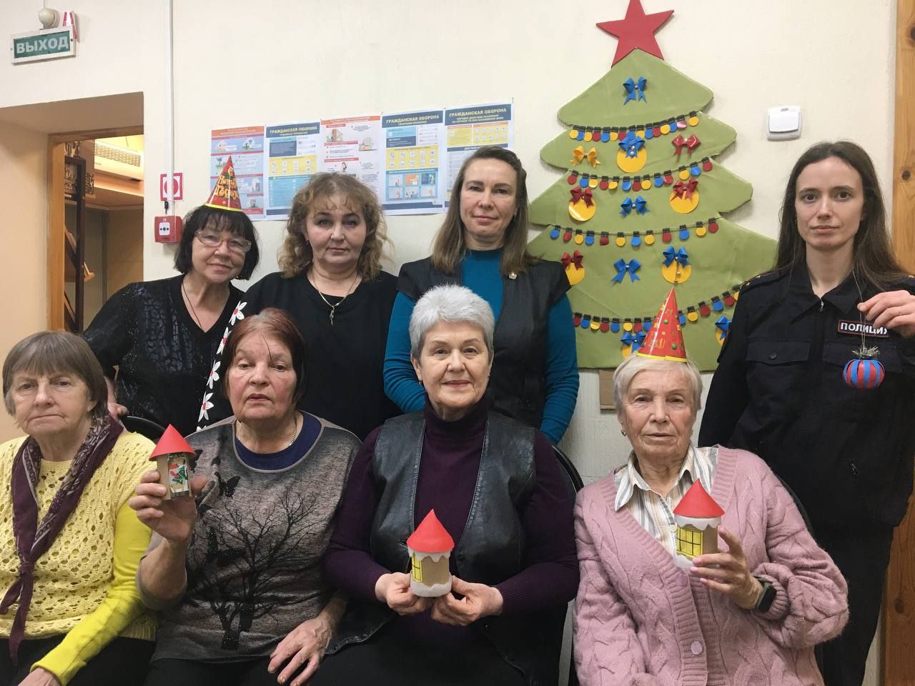"Сияй ярче новогодней ёлки!" - под таким девизом прошёл мастер-класс по изготовлению световозвращающих элементов среди женщин старшего поколения "Сияй ярче новогодней ёлки!" - под таким девизом прошёл мастер-класс по изготовлению световозвращающих элементов среди женщин старшего поколения