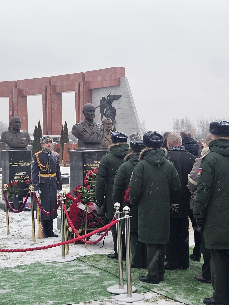 Александр Соколов: Вместе с семьей, друзьями, руководством Минобороны России в Пантеоне защитников Отечества открыли памятник Игорю Кириллову