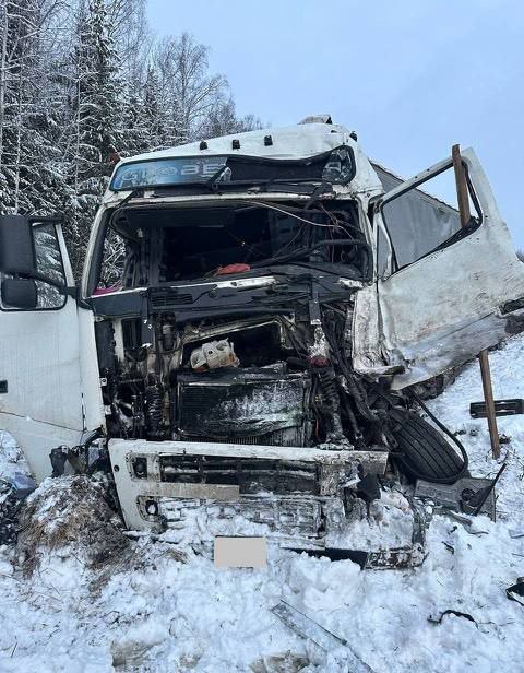 Водитель погиб в ДТП с двумя грузовиками Водитель погиб в ДТП с двумя грузовиками