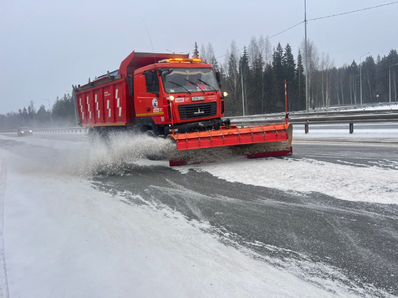 «Вятавтодор» за год обновил более 240 км Кировской области «Вятавтодор» за год обновил более 240 км Кировской области