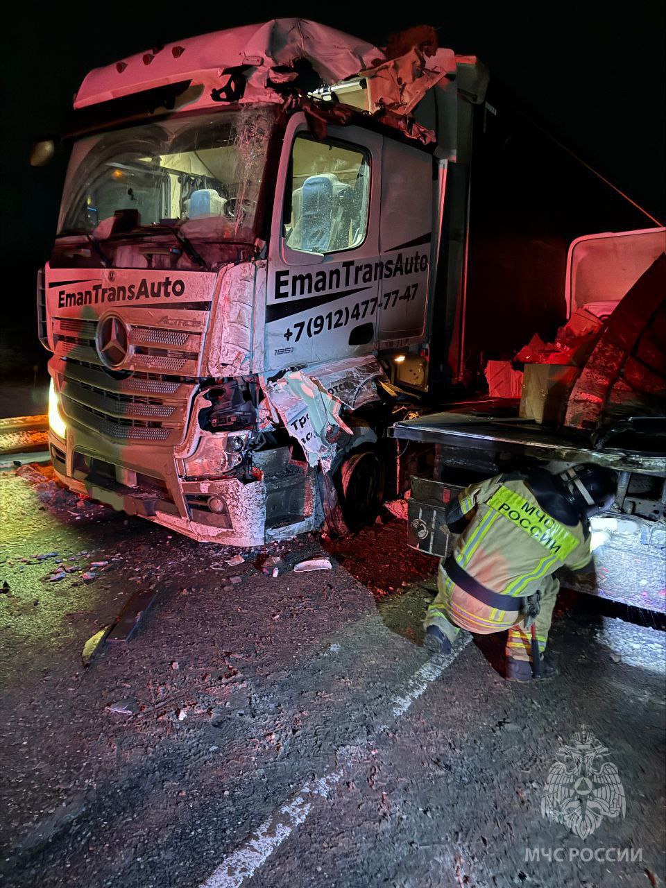 Три грузовика столкнулись на трассе под Котельничем