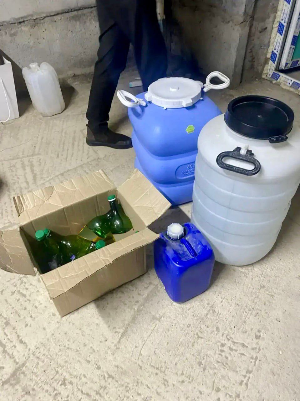 Производством контрафактного алкоголя в промышленных масштабах занимался житель Вятскополянского района Производством контрафактного алкоголя в промышленных масштабах занимался житель Вятскополянского района