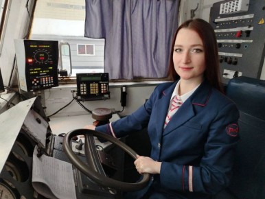 Единственная женщина-машинист на ГЖД совершила свой первый рейс