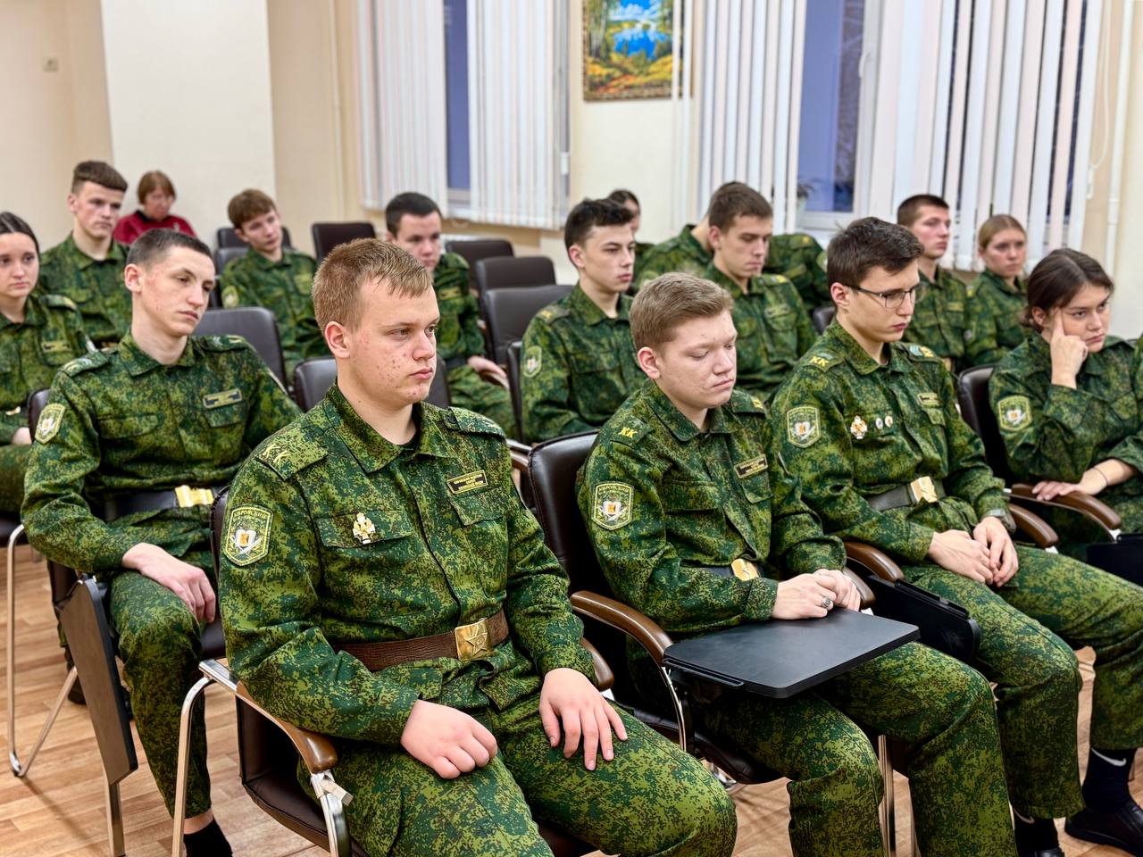 Сотрудник СУ СК России по Кировской области посетила Кировский кадетский корпус Сотрудник СУ СК России по Кировской области посетила Кировский кадетский корпус