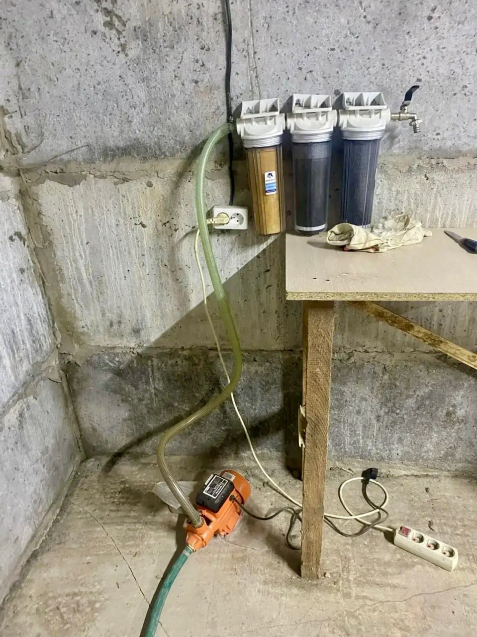 4 декабря сотрудники УЭБиПК УМВД при силовой поддержке сотрудников СОБР Росгвардии пресечена деятельность жителя, который осуществлял на территории Вятскополянского района деятельность по производству, транспортировке... 4 декабря сотрудники УЭБиПК УМВД при силовой поддержке сотрудников СОБР Росгвардии пресечена деятельность жителя, который осуществлял на территории Вятскополянского района деятельность по производству, транспортировке...